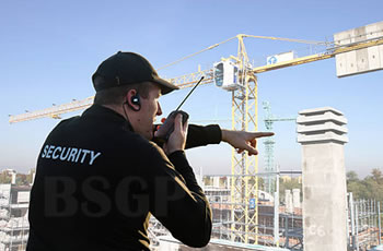 agent de sécurité mobile sur chantier de construction